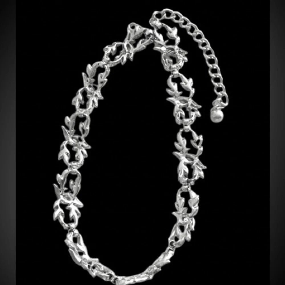 Vintage Coro Silver Tone Choker Style Necklace Signed Leaves Design